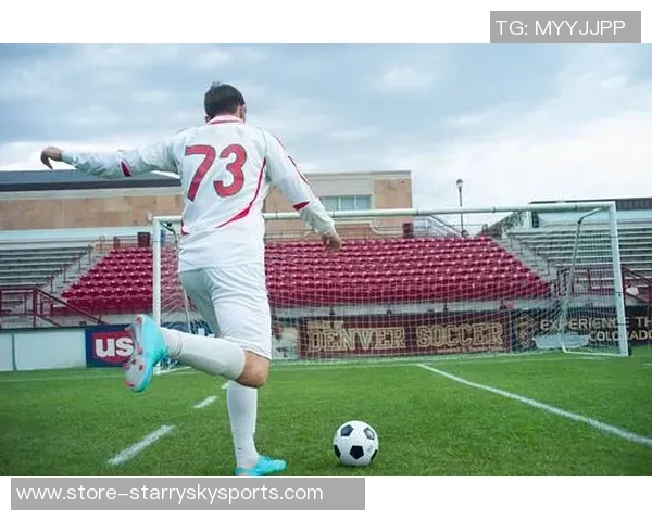 踢足球与游泳的英文表达及其在日常生活中的应用解析